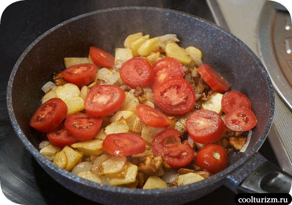 Лисички жареные с репой и помидорами рецепты