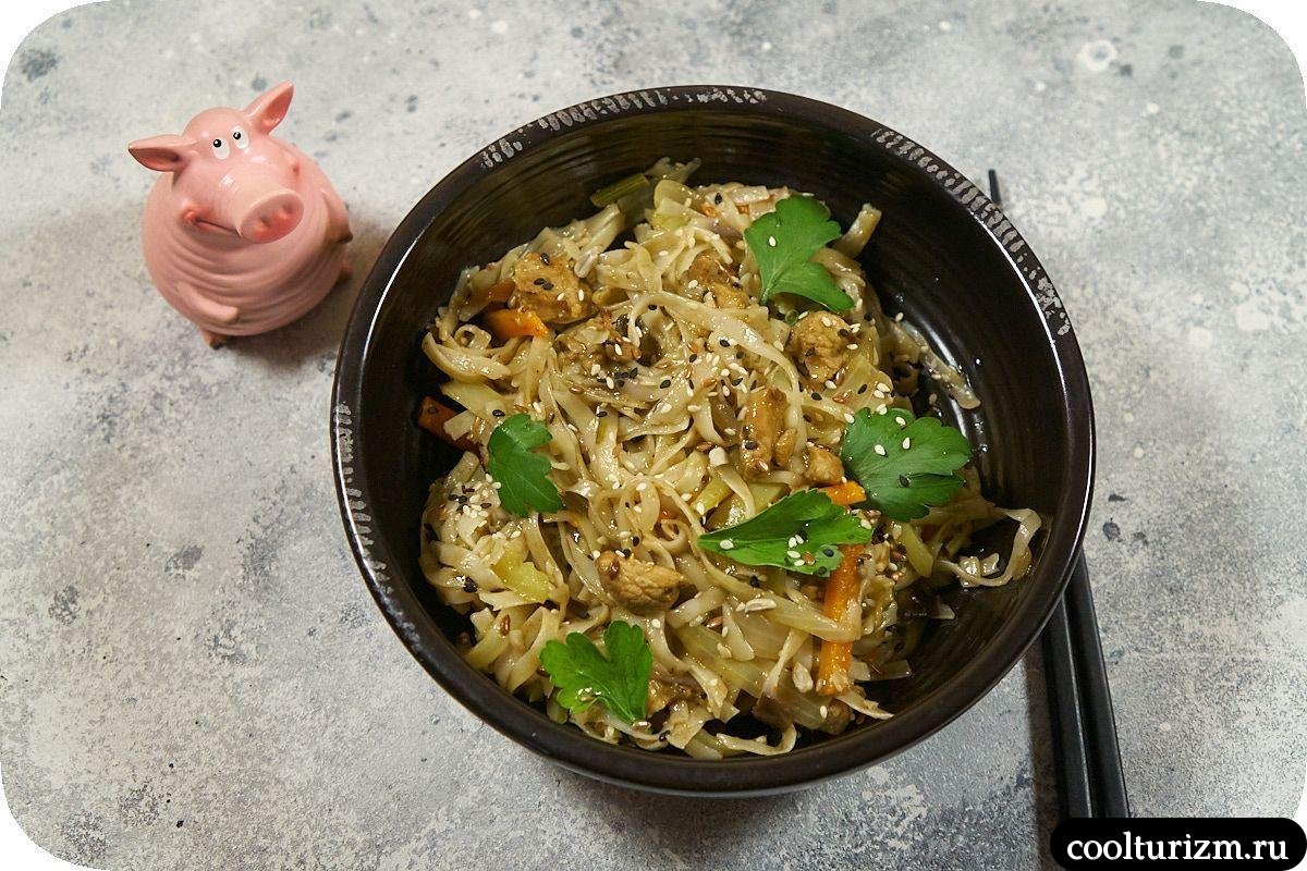Рисовая лапша с мясом и овощами