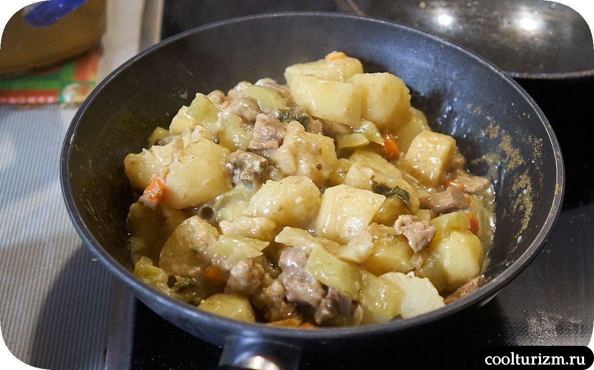 Тушеная картошка с мясом и морковкой простой рецепт