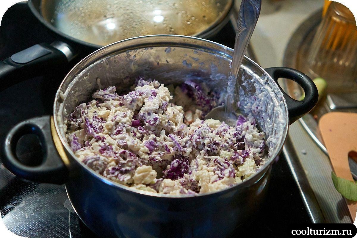 Салат со щеками трески, крабовыми палочками и красной пекинской капустой как готовить