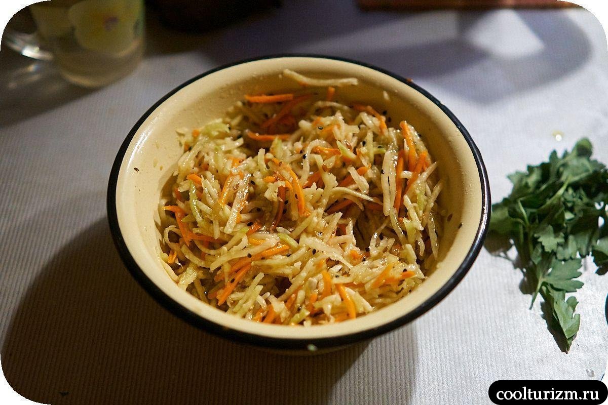 Салат из зелёной редьки с морковью и мёдом как готовить