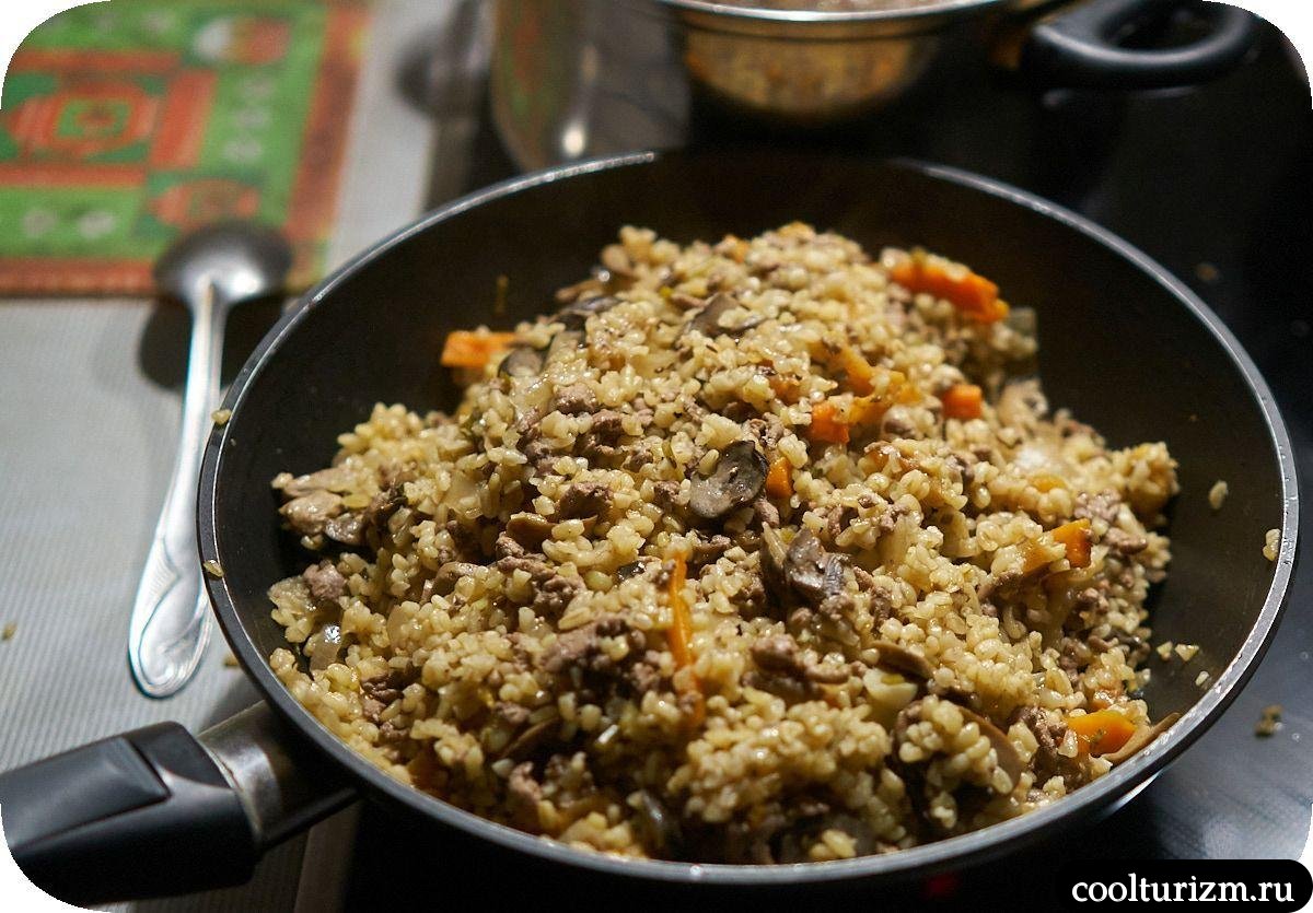 Булгур с шампиньонами и фаршем плов