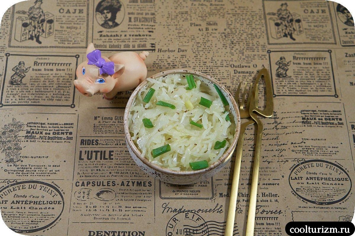 Салат из вареной капусты и лука вкусный рецепт