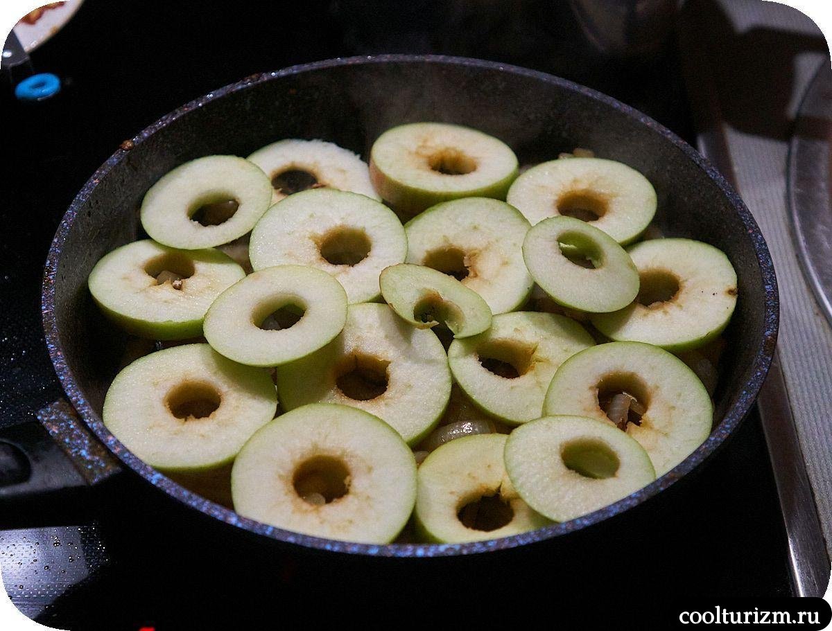 Медальоны с зеленой гречкой и яблоками в белом соусе как готовить