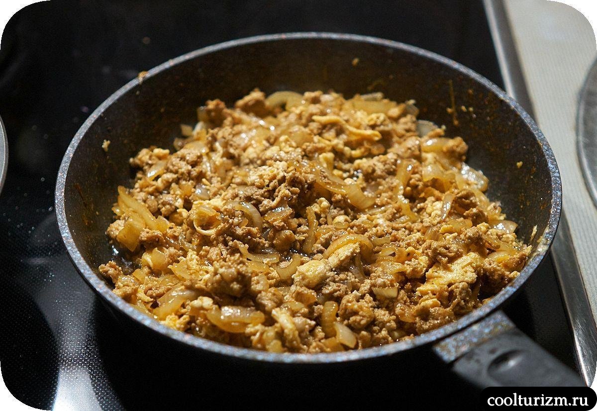 фарш,лук и яйца жареные