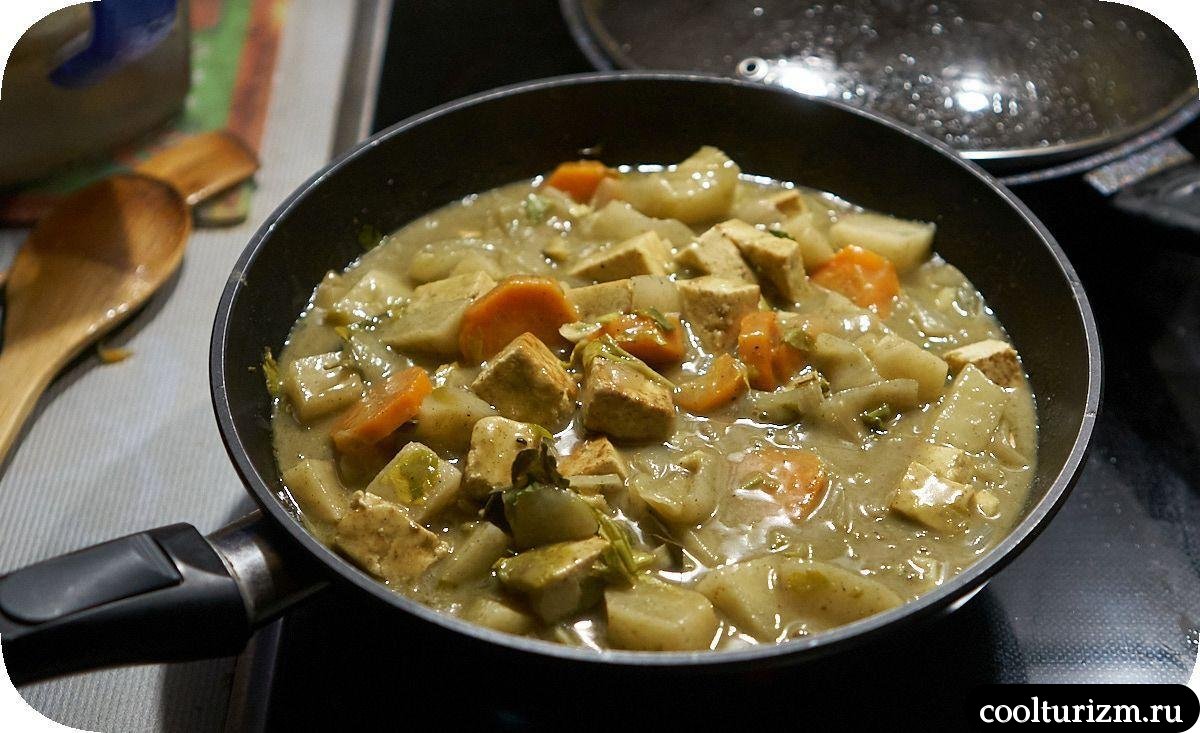 Карри с тофу и кольраби