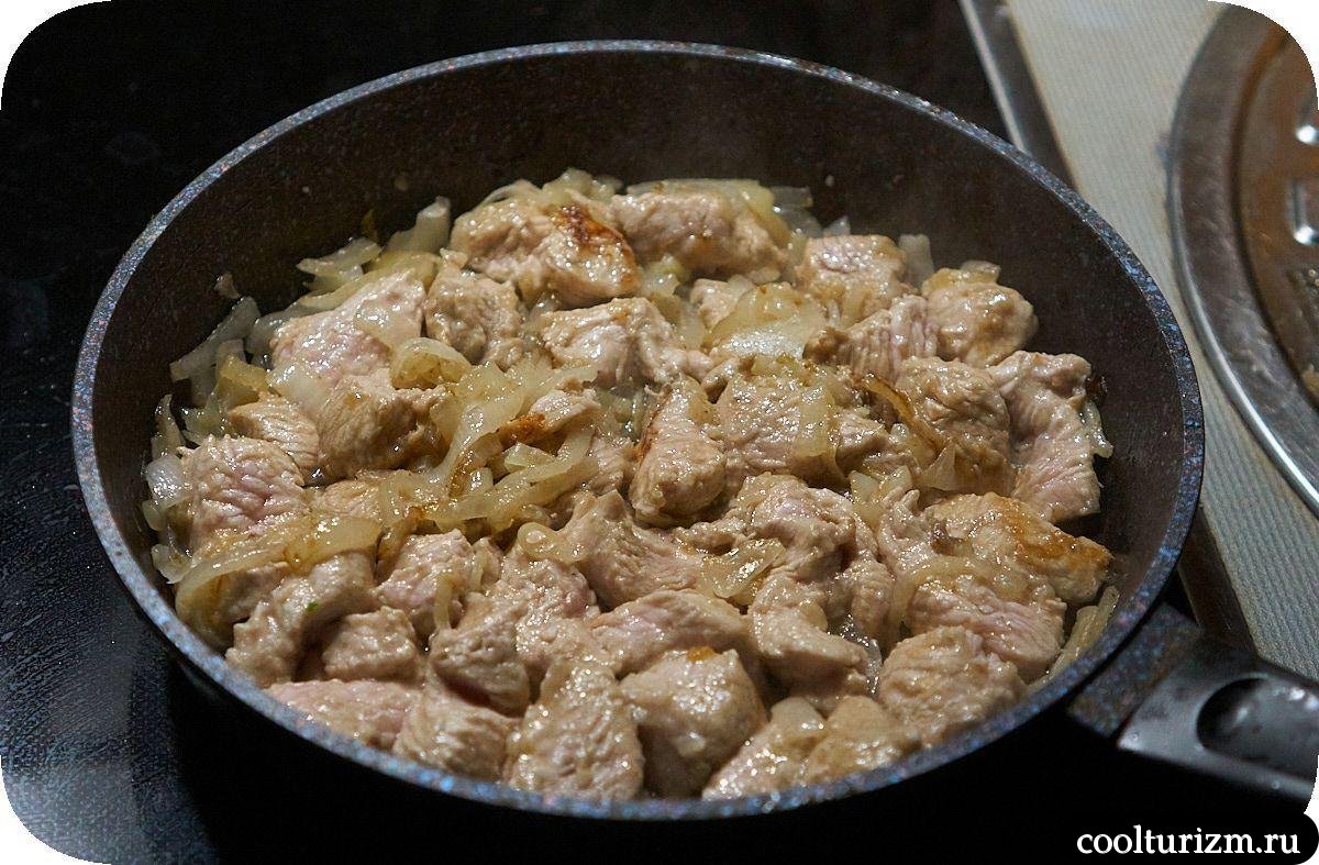 Филе индейки с луком