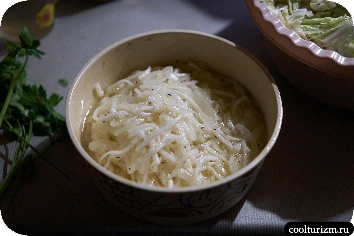Салат из дайкона и репчатого лука закуска