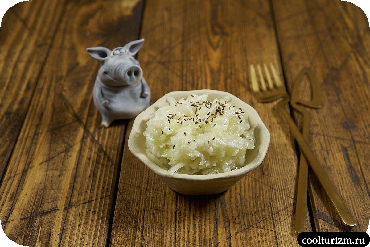 Белый салат из дайкона и яблока вкусный рецепт