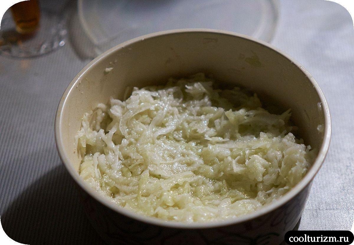 Белый салат из дайкона и яблока как готовить