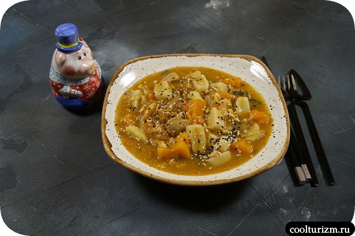 Ттокпокки с тыквой,мясом и яйцами вкусный рецепт