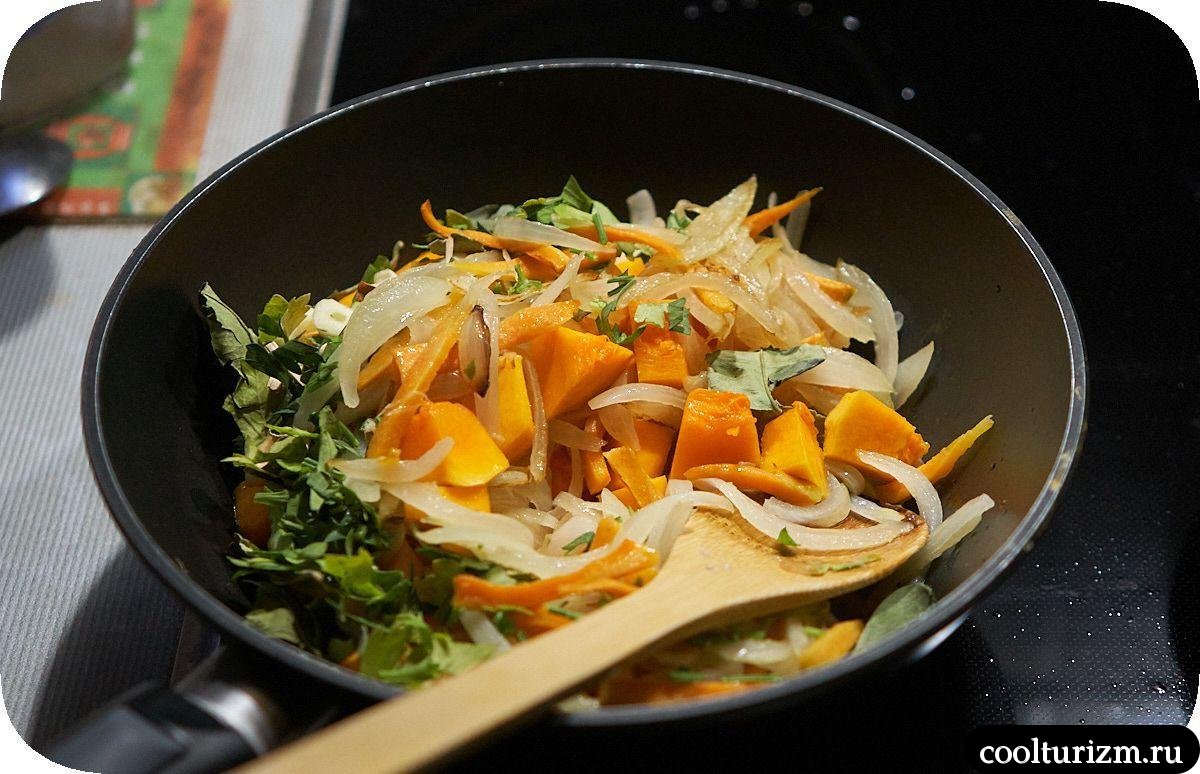 Ттокпокки с тыквой,мясом и яйцами как готовить