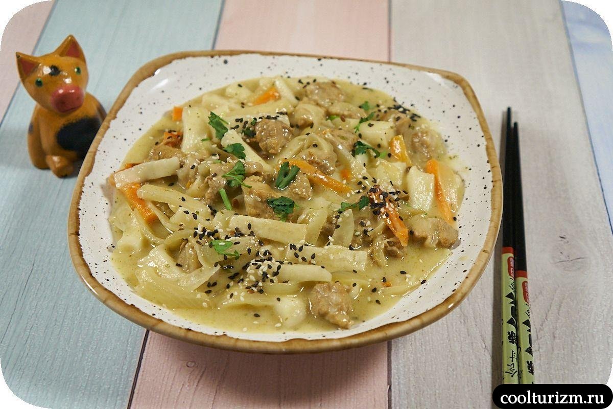 Дайкон с мясом и овощами на кокосовом молоке