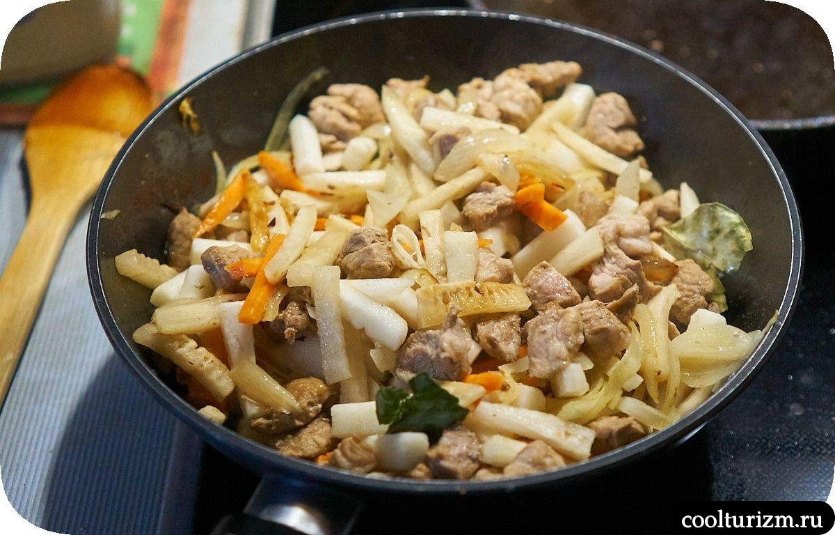Дайкон с овощами на кокосовом молоке