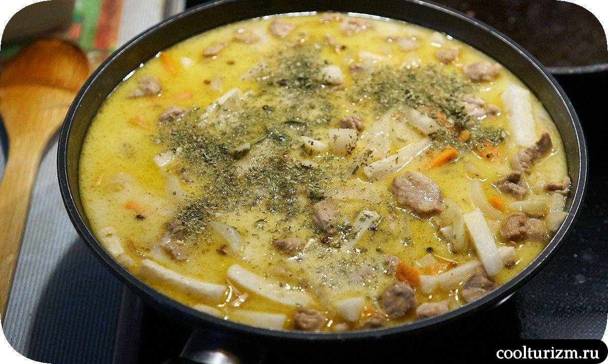 Дайкон с мясом и овощами на кокосовом молоке в воке