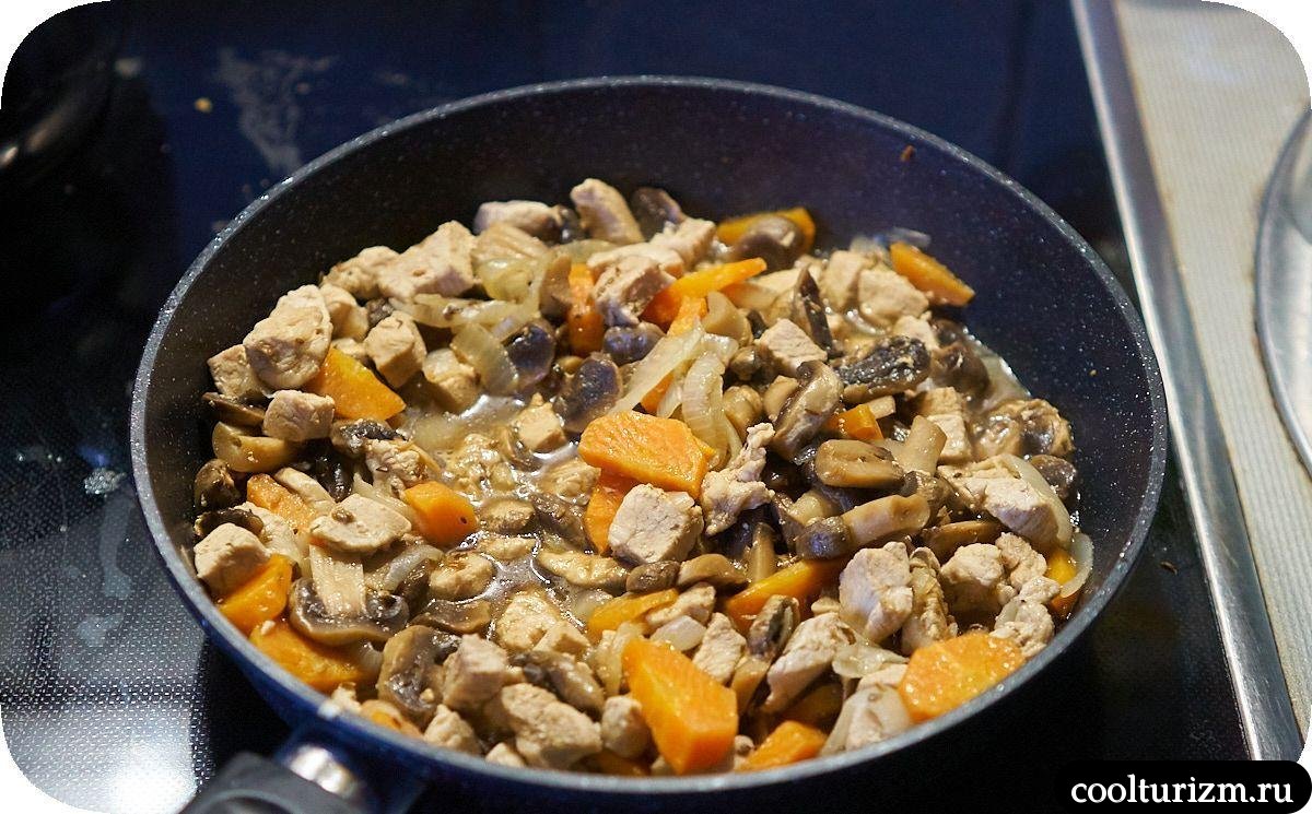 шампиньоны тоже будут в тему