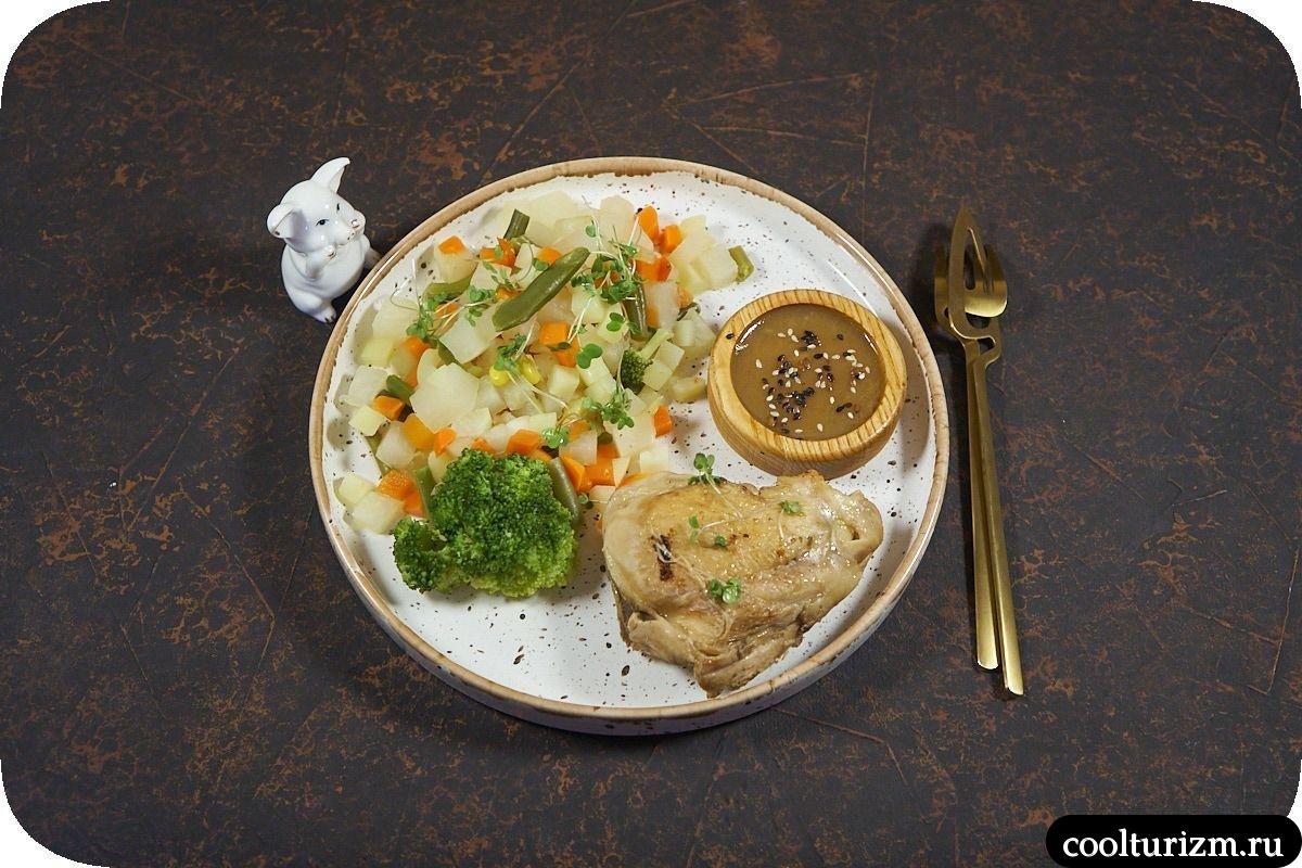 Бедра куриные с кольраби и устричным соусом