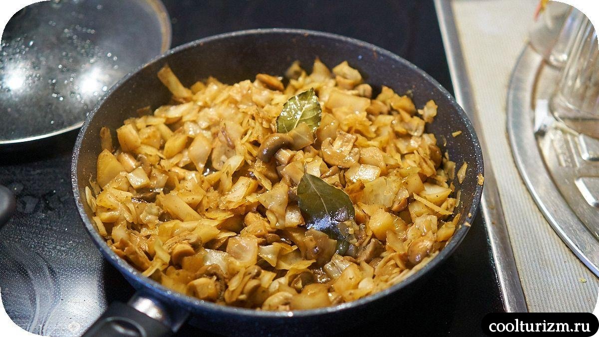 Мясо в рукаве и жареная капуста