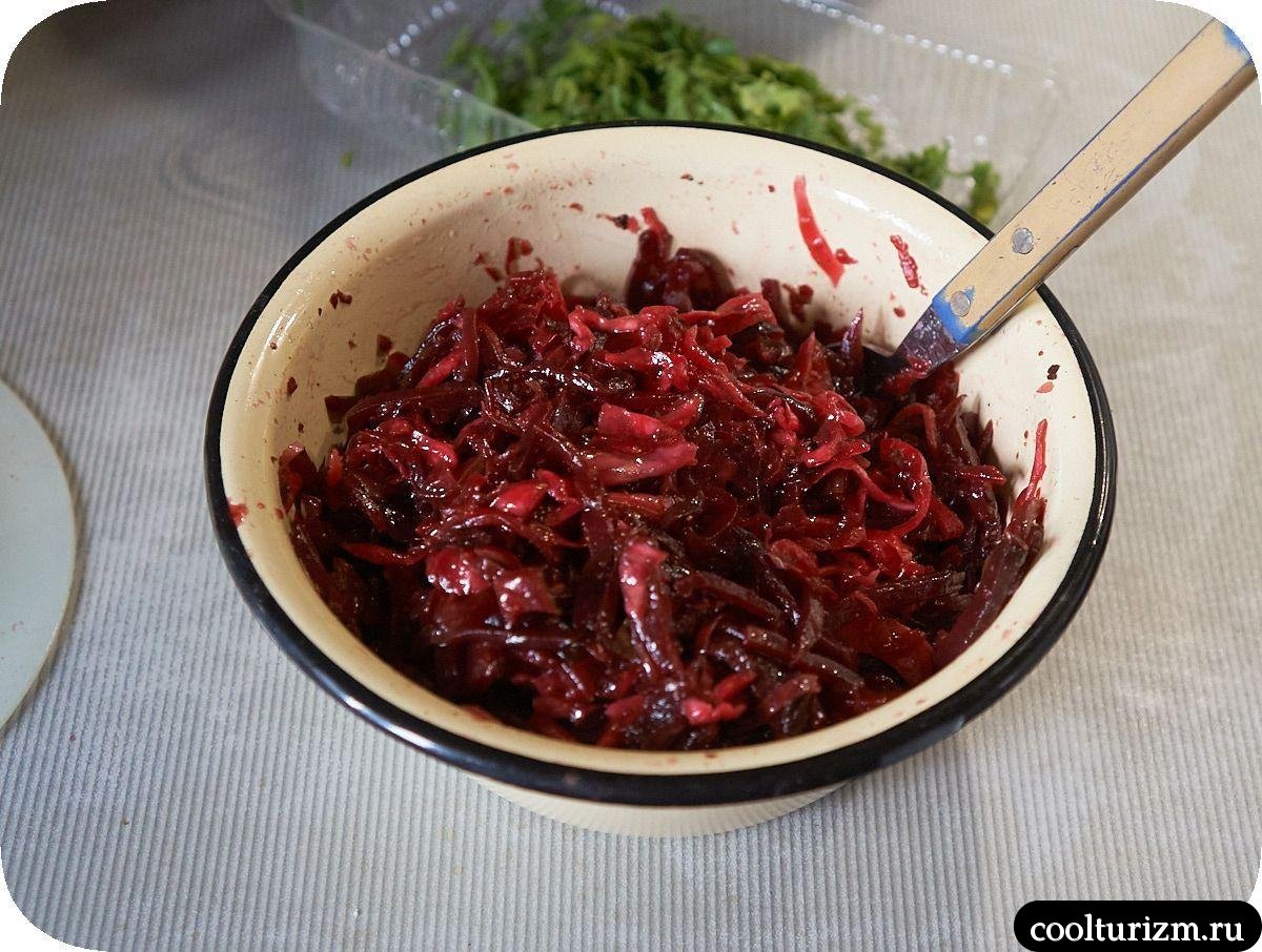 Салат с вареной свеклой и квашеной капустой как приготовить