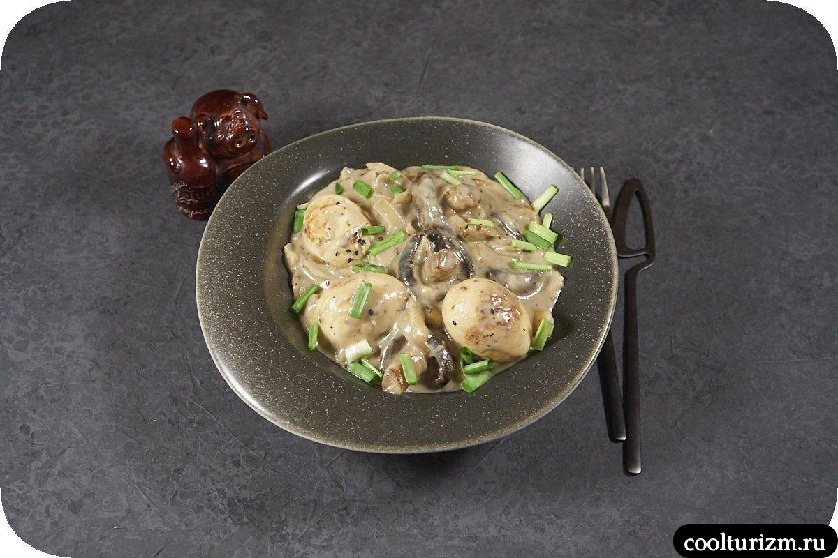 Шампиньоны жареные с яйцами в сливках вкусный рецепт