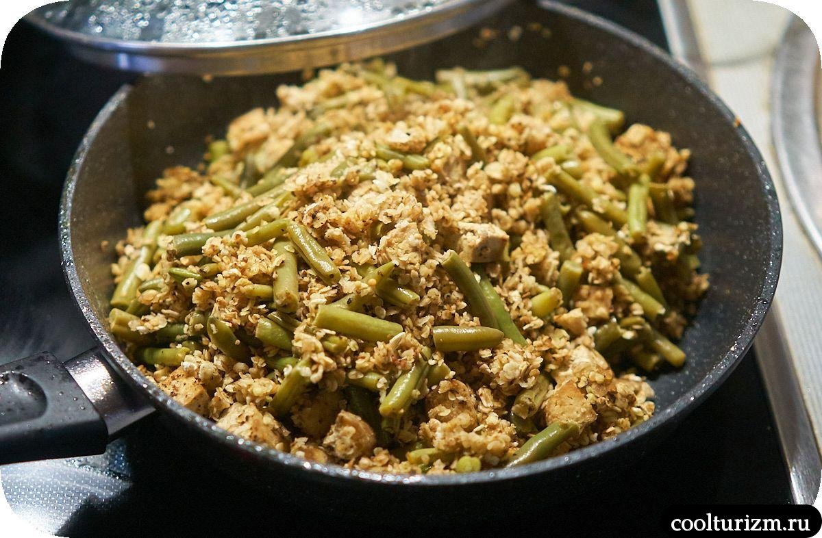 Тофу со стручковой фасолью и хлопьями простой рецепт