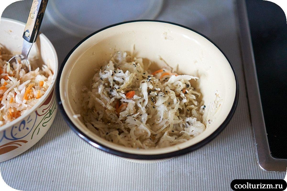 Салат с квашеной капустой и дайконом как готовить