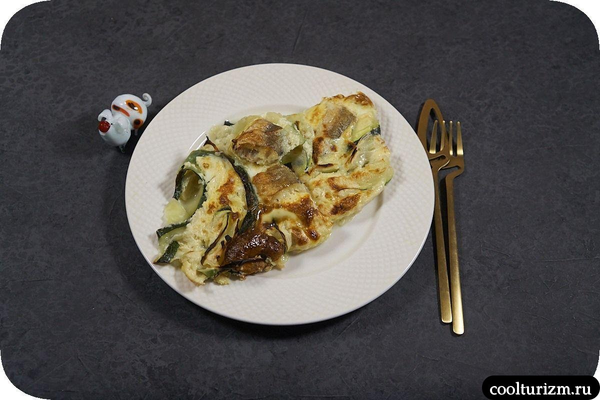 Хек с кабачками в духовке