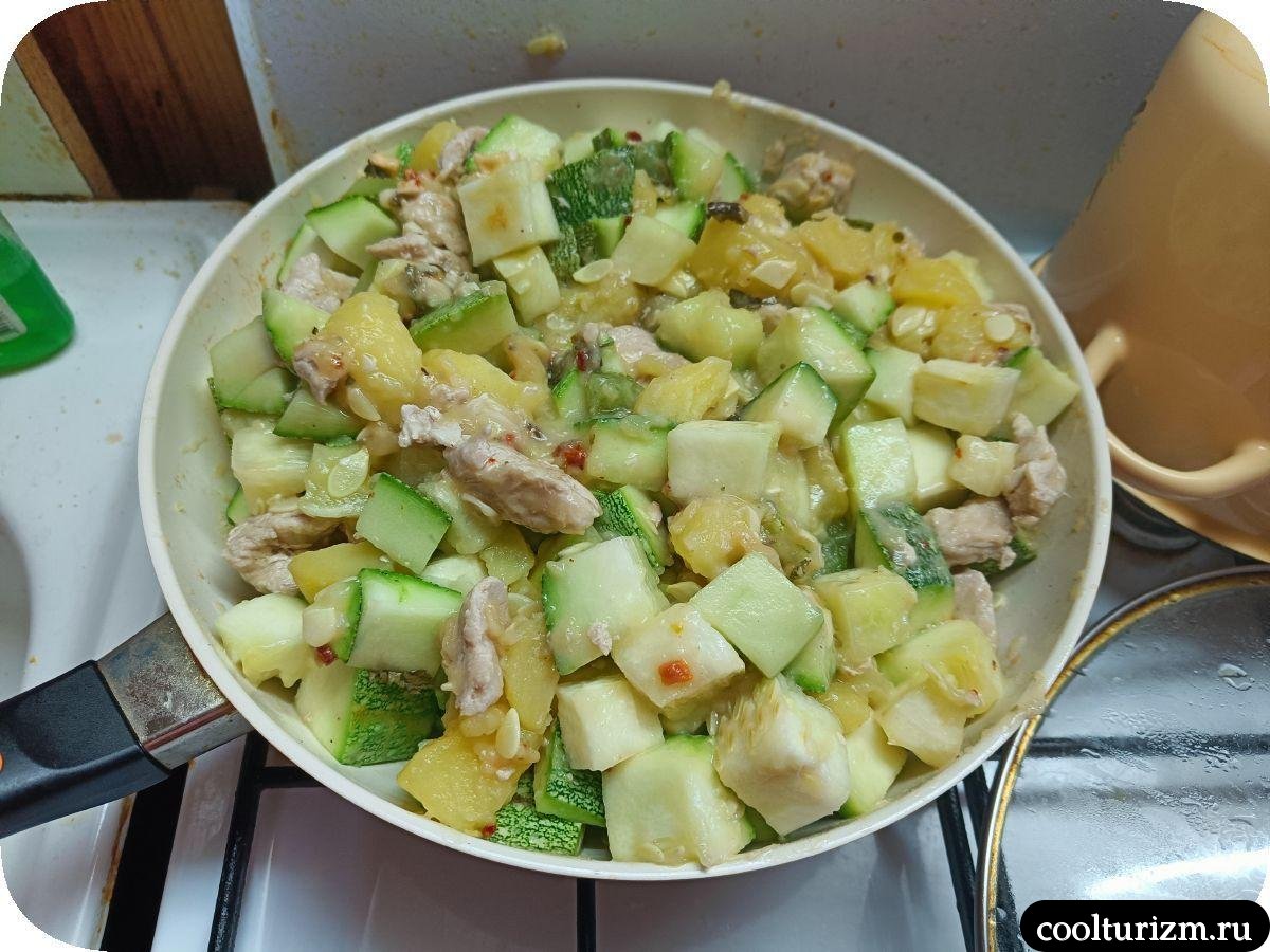 Тушеные кабачки с куриной грудкой как гоотовить