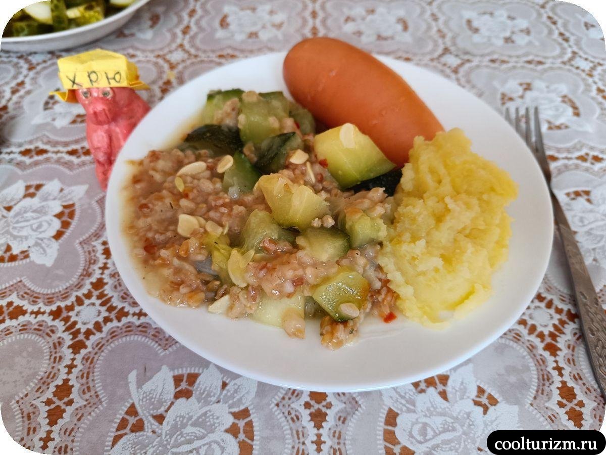Полба с кабачками и сардельками вкусный рецепт