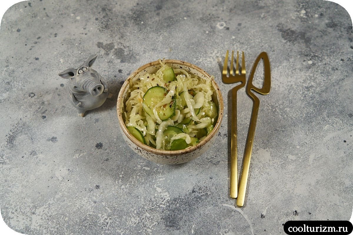 Квашеная капуста с огурцами салат