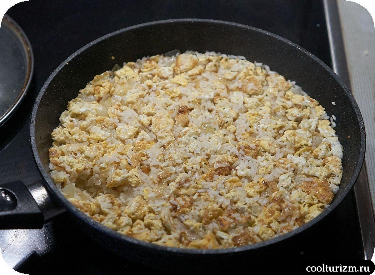 Жареный рис с яйцом и луком пошаговый рецепт