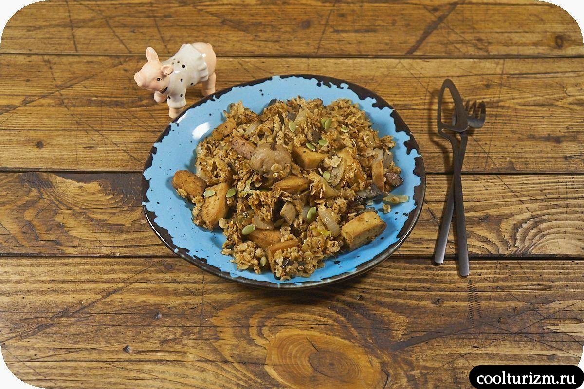 Жареная овсянка с лесными грибами и луком рецепт