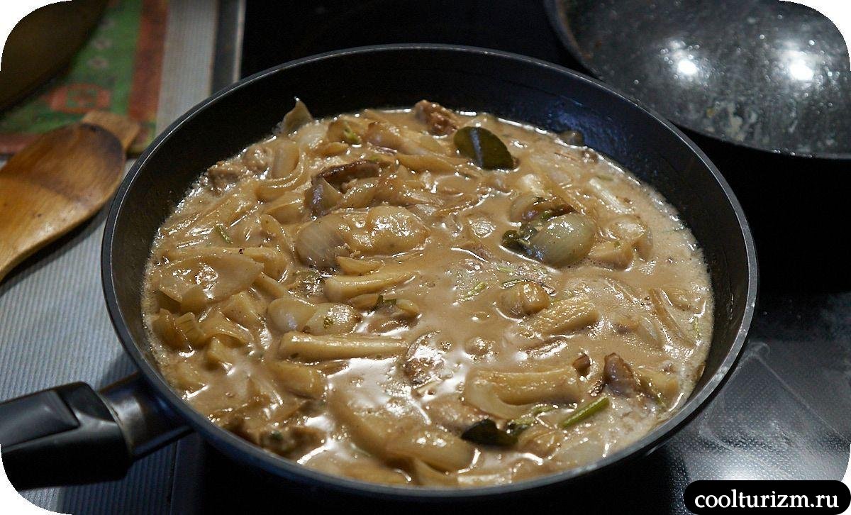Токпокки с мясом и луком в кокосовом молоке рецепт