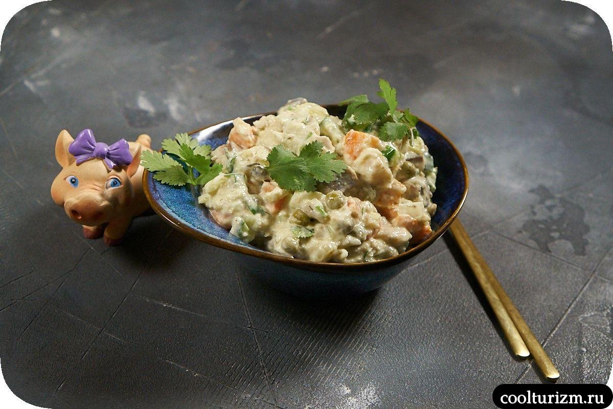 Салат с варёной треской и солёной селёдкой