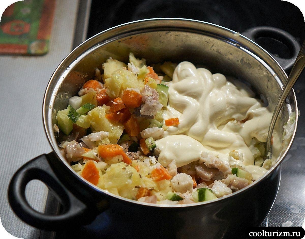 Салат с варёной треской и солёной селёдкой как готовить