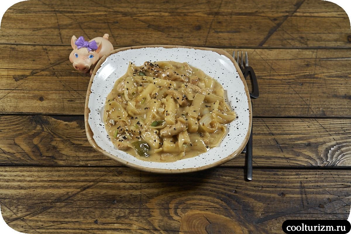 Токпокки с мясом и луком в кокосовом молоке вкусный рецепт