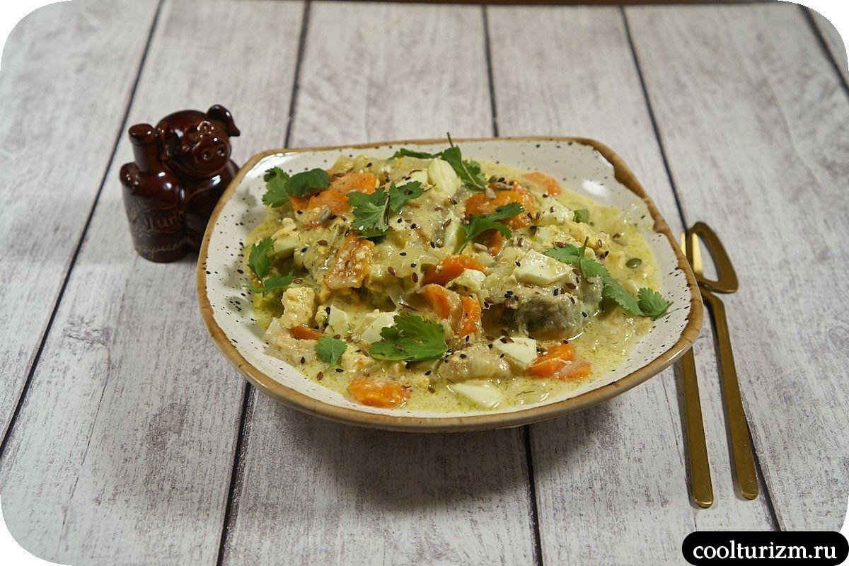 Треска с яйцами и морковью в сливках рецепт