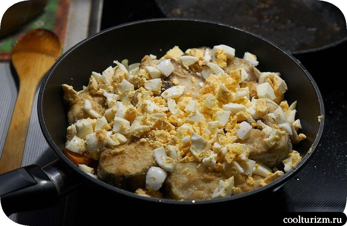 Треска с яйцами и морковью в сливках как готовить