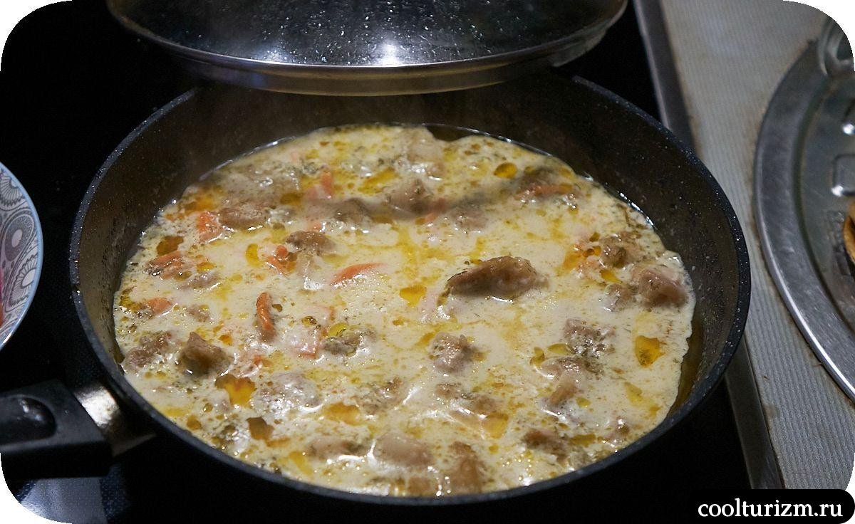 мясо в сливках на сковороде