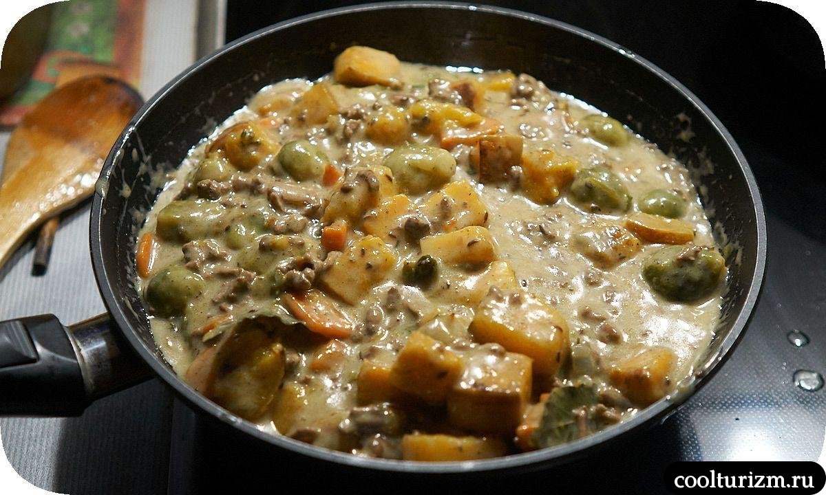 Тыква с фаршем и брюссельской капустой