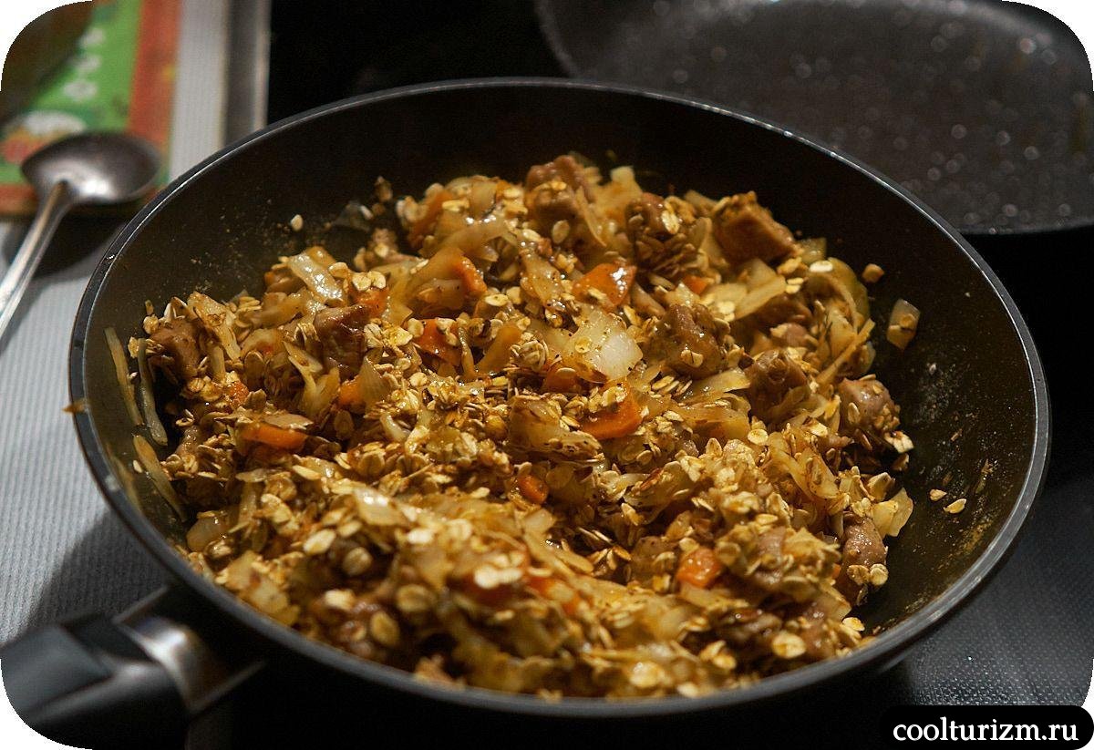 Капуста с мясом и жареной овсянкой как готовить