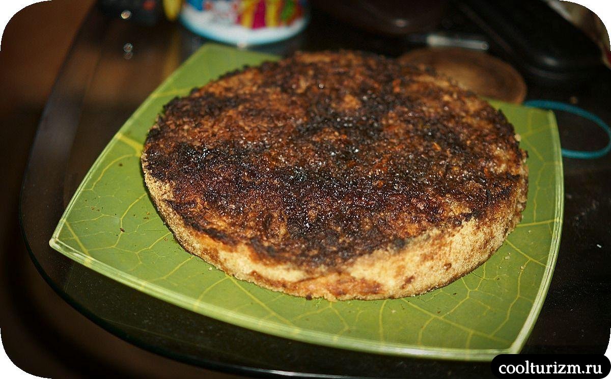 Карамельный насыпной пирог с яблоками