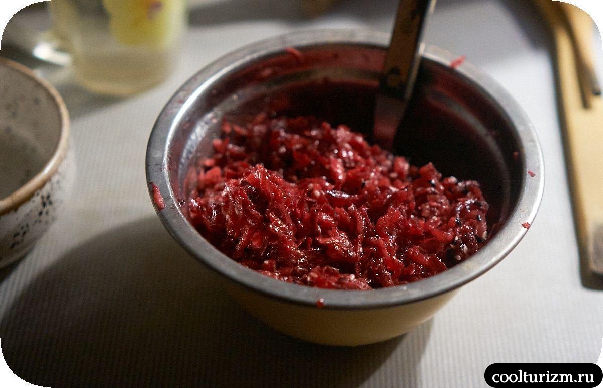 Салат из зелёной редькой со свеклой как готовить