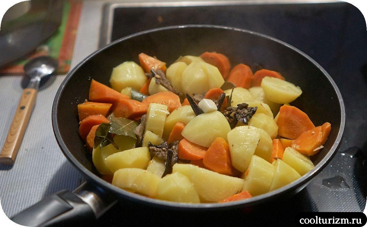 Лопатка с картофелем и морковью в соусе хойсин как готовить