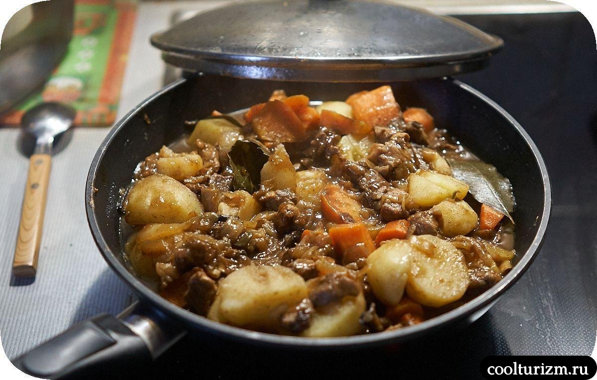 Лопатка с картофелем и морковью как приготовить