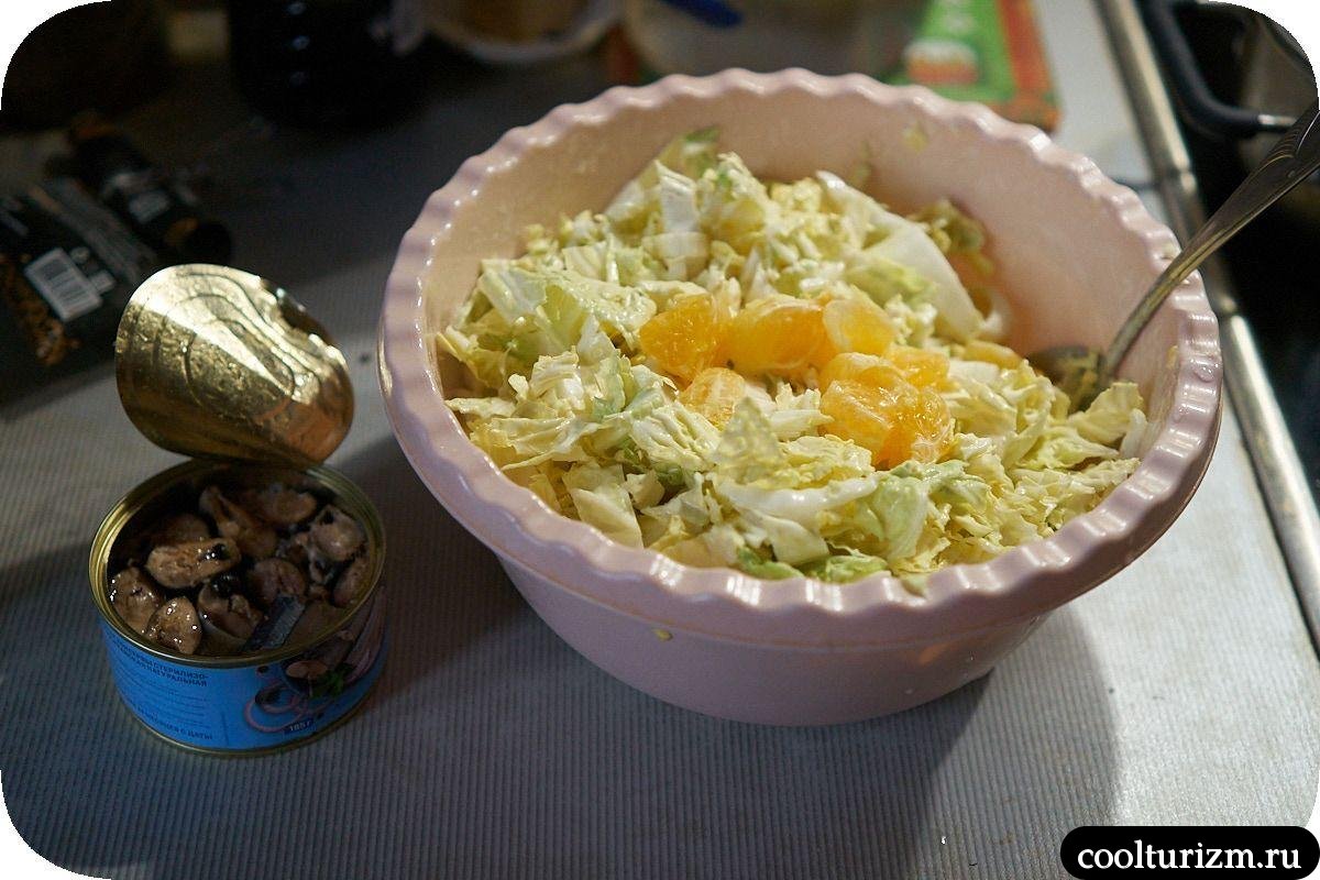 Салат с сайрой и апельсинами с майонезом