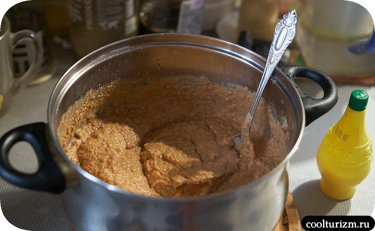 Куриные бёдра со свекольным хумусом как готовить