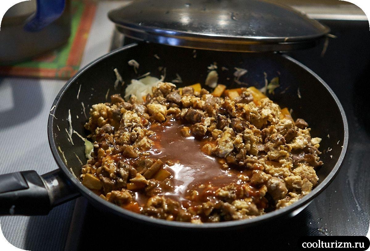 Капуста с мясом и тыквой