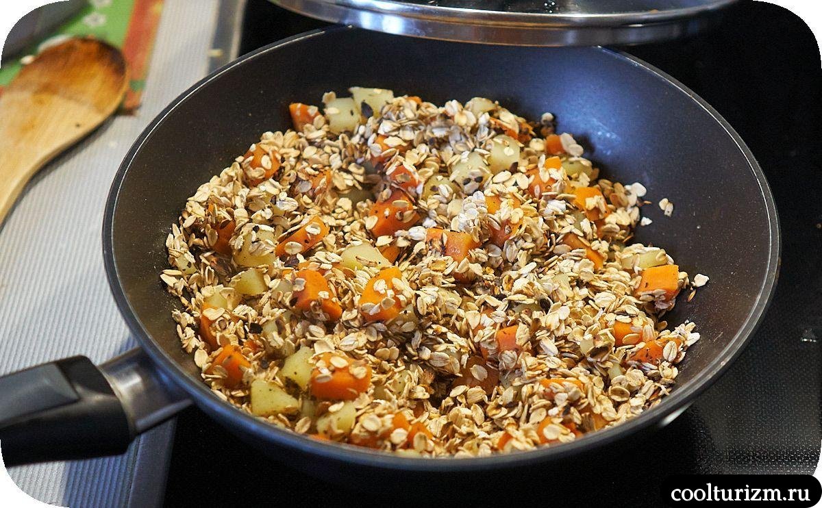 Жареная овсянка с овощами
