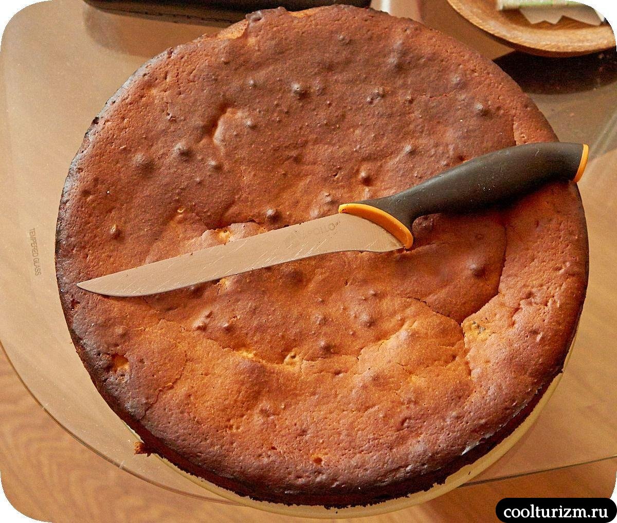 Пирог из куличового теста с изюмом